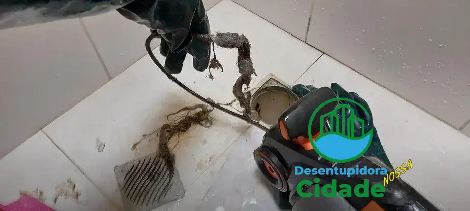 como desentupir pia do banheiro com cabelo